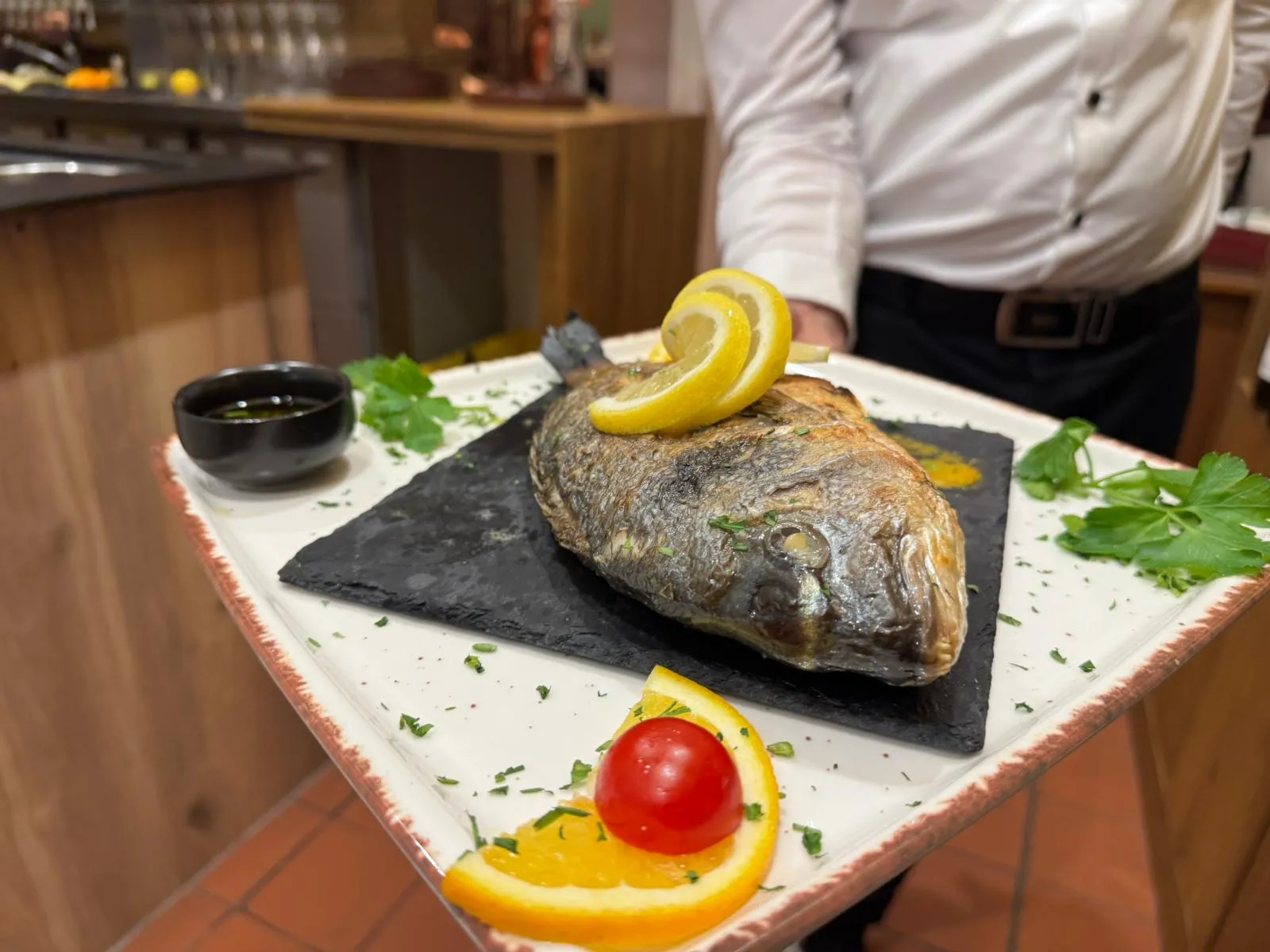 Ganze gegrillte Dorade